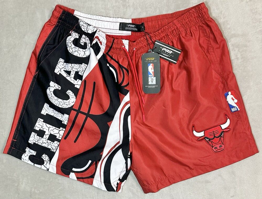 NWT Pro Standard Mens XL Chicago Bulls Graphic Red Woven Shorts Backcourt NBA